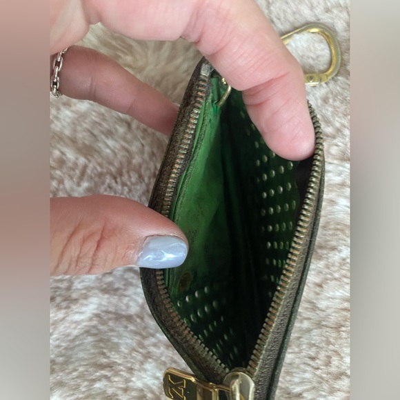 Louis Vuitton Perforated Key Cles pre-loved - Picture 3 of 3